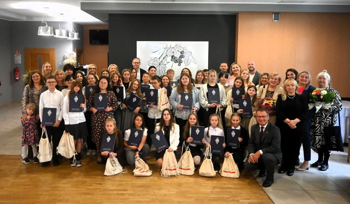 Nasi uczniowie napisali piękne listy do taty i zostali nagrodzeni przez senatora