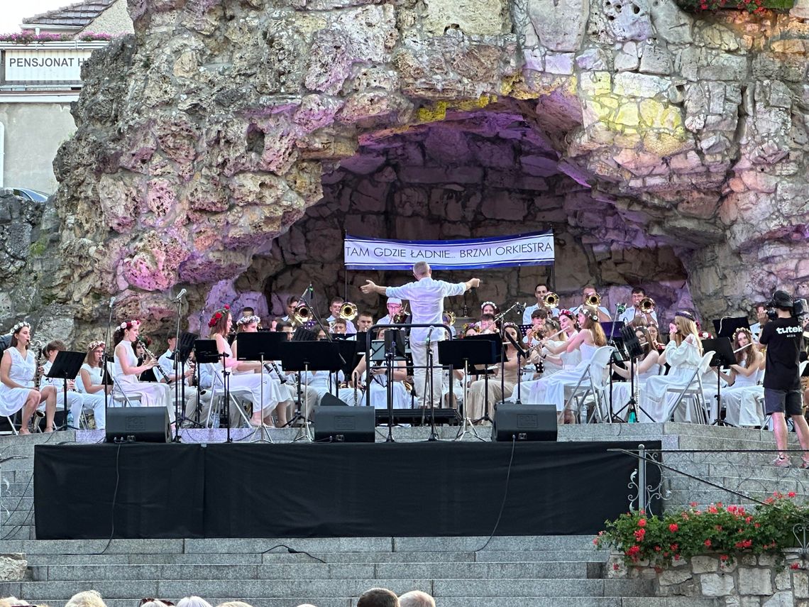 Tam, gdzie ładnie... brzmi orkiestra. Wyjątkowy koncert na Górze św. Anny Tam, gdzie ładnie... brzmi orkiestra. Wyjątkowy koncert na Górze św. Anny