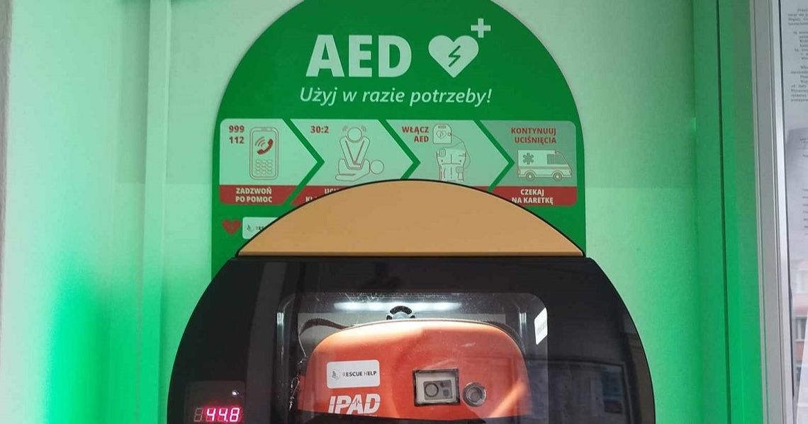 Defibrylator na ścianie strzeleckiego urzędu. To pomysł rady seniorów i mieszkańców