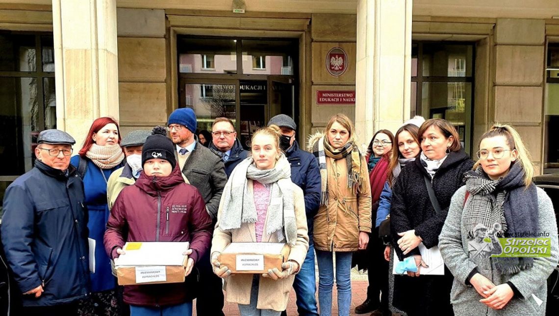 Delegacja mniejszości niemieckiej złożyła petycję w ministerstwie. Podpisało je ponad 13 tys. osób
