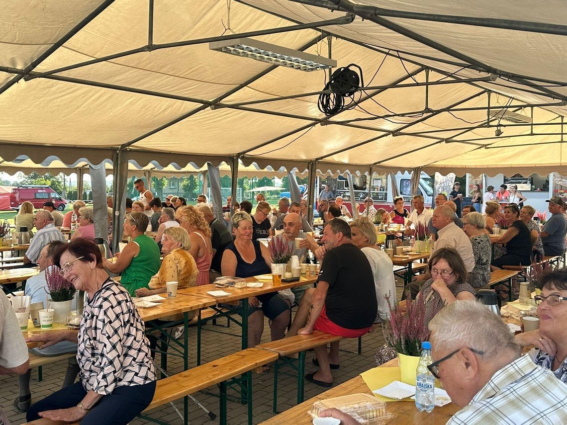 Dożynki wiejskie w Zalesiu Śląskim. Świetnie bawili się młodsi i starsi