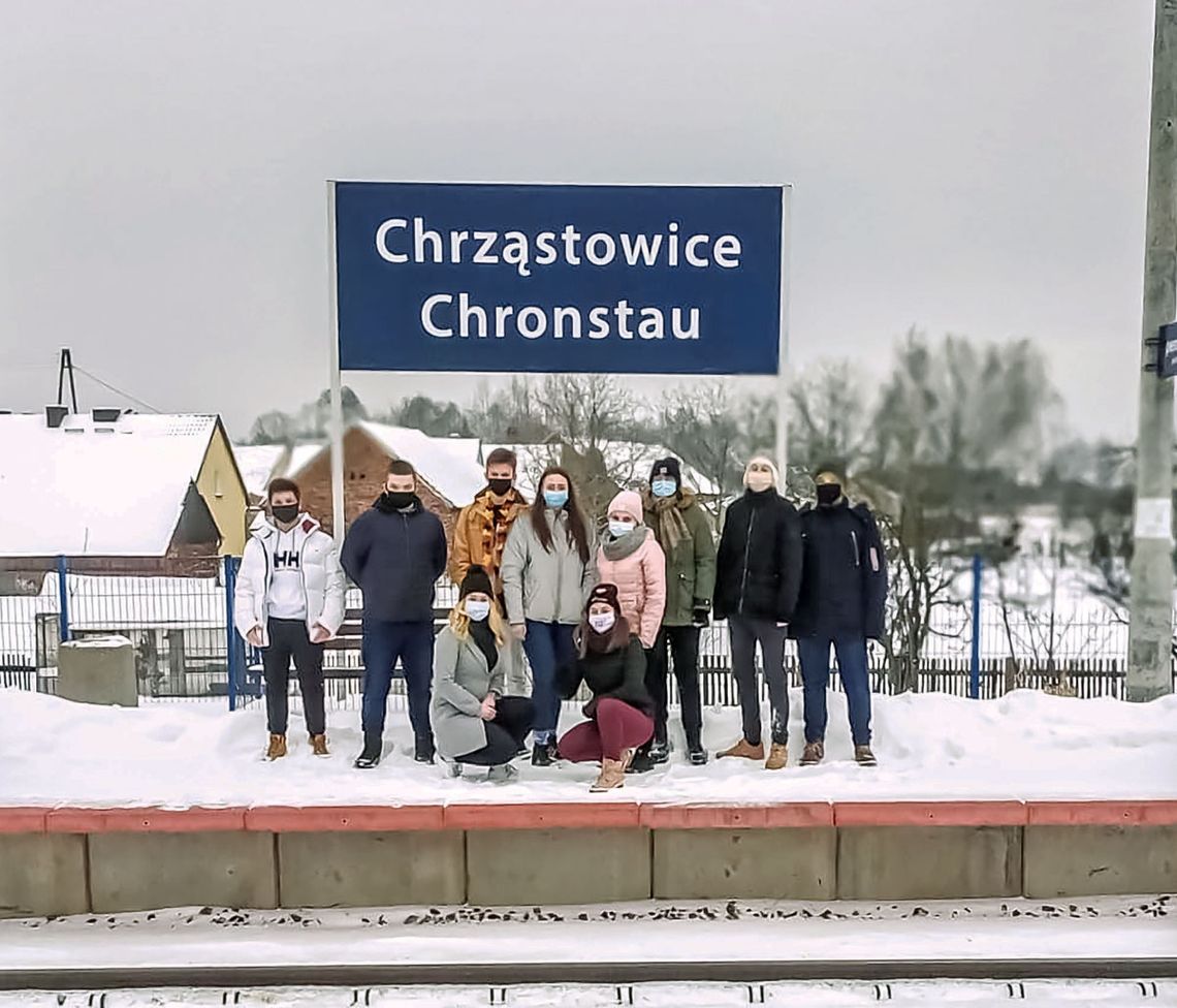 Dwujęzyczne - bezprawne? Dwujęzyczne - bezprawne?