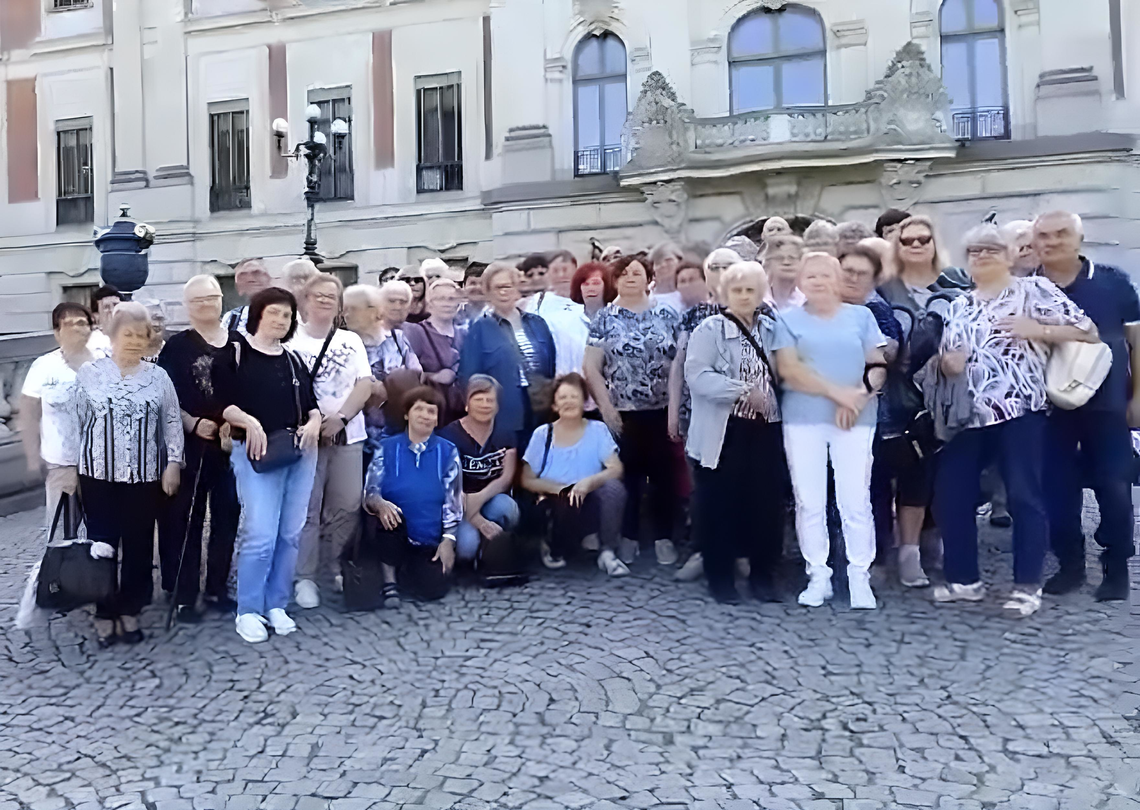 Emeryci z Leśnicy na wspólnej wycieczce. Odwiedzili dwa urokliwe miejsca