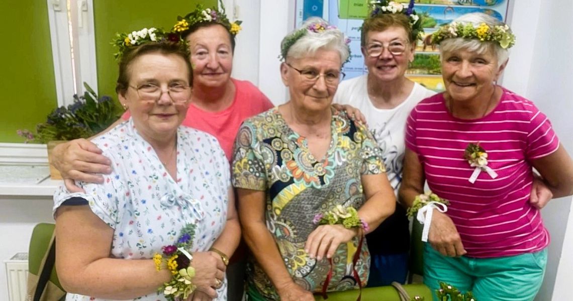 Seniorki z Wysokiej wiły piękne wianki i nie tylko na Górze św. Anny