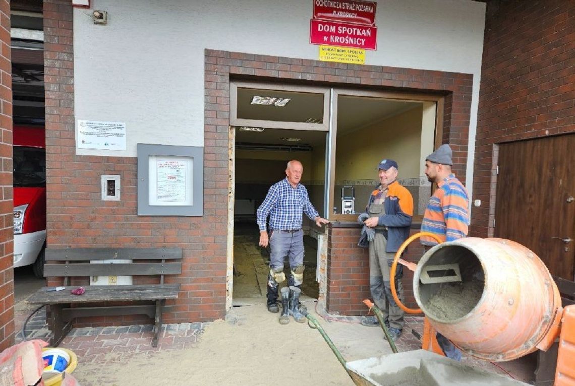 Generalny remont świetlicy w Krośnicy. Mieszkańcy walczą na budowie Generalny remont świetlicy w Krośnicy. Mieszkańcy walczą na budowie
