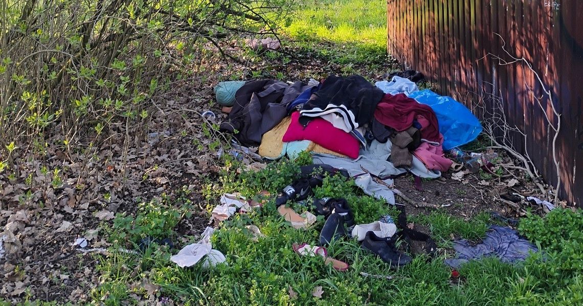 Gdzie wyrzucić stare ubrania. Tekstylny problem w każdej gminie
