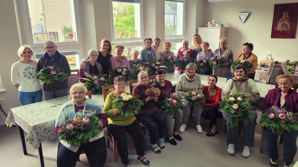Bawili się i tworzyli. Seniorzy z placówki w Niezdrowicach nie narzekają na nudę Bawili się i tworzyli. Seniorzy z placówki w Niezdrowicach nie narzekają na nudę