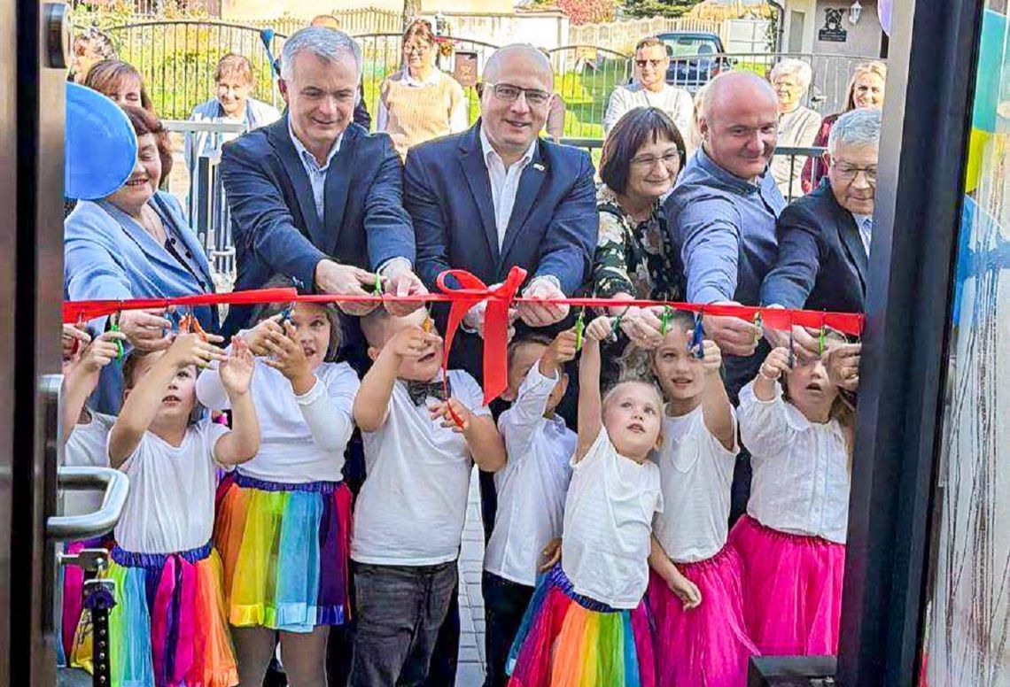 Dawna szkoła w Łaziskach zyskała nowe życie. Jest przedszkole, świetlica i mieszkania