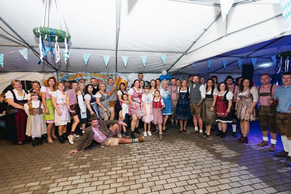 Bawarskie stroje i wspólna zabawa. Zalesie Śląskie świętowało Oktoberfest