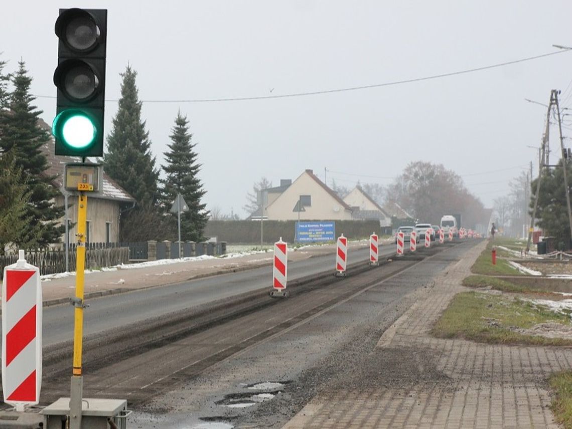 Zima przerwała remont drogi wojewódzkiej w Jemielnicy. Kiedy koniec prac?
