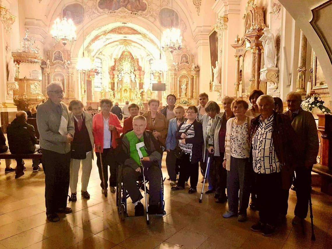 Podopieczni Domu Seniora w Niezdrowicach na Górze św. Anny. To był udany wyjazd