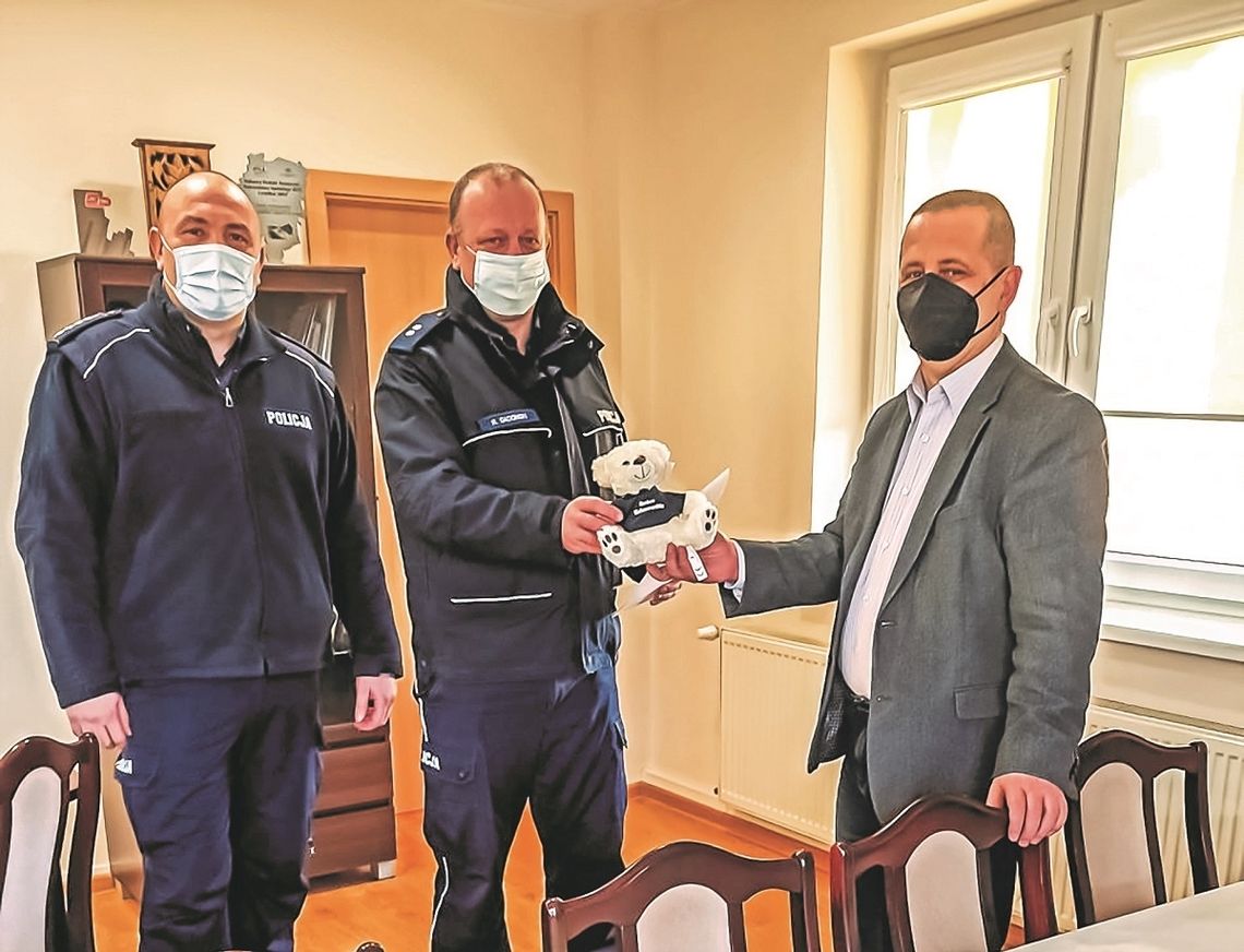 Gmina Kolonowskie: 50 pluszaków i 150 kamizelek odblaskowych trafi do najmłodszych Gmina Kolonowskie: 50 pluszaków i 150 kamizelek odblaskowych trafi do najmłodszych