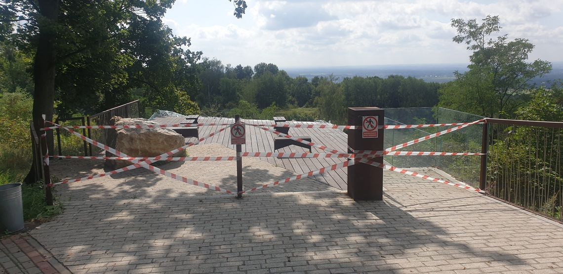 Taras na Górze św. Anny zniszczony przez wandali nie będzie otwarty w tym roku?