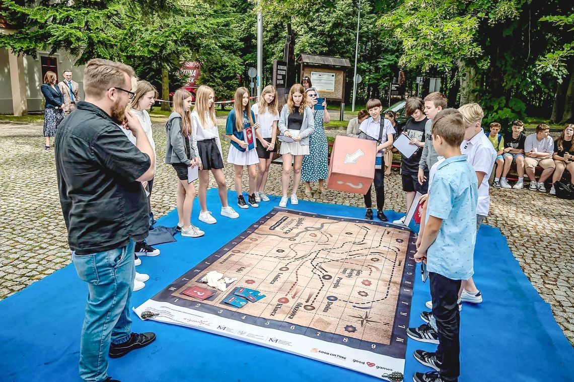 Gra planszowa na urodziny Muzeum Czynu Powstańczego