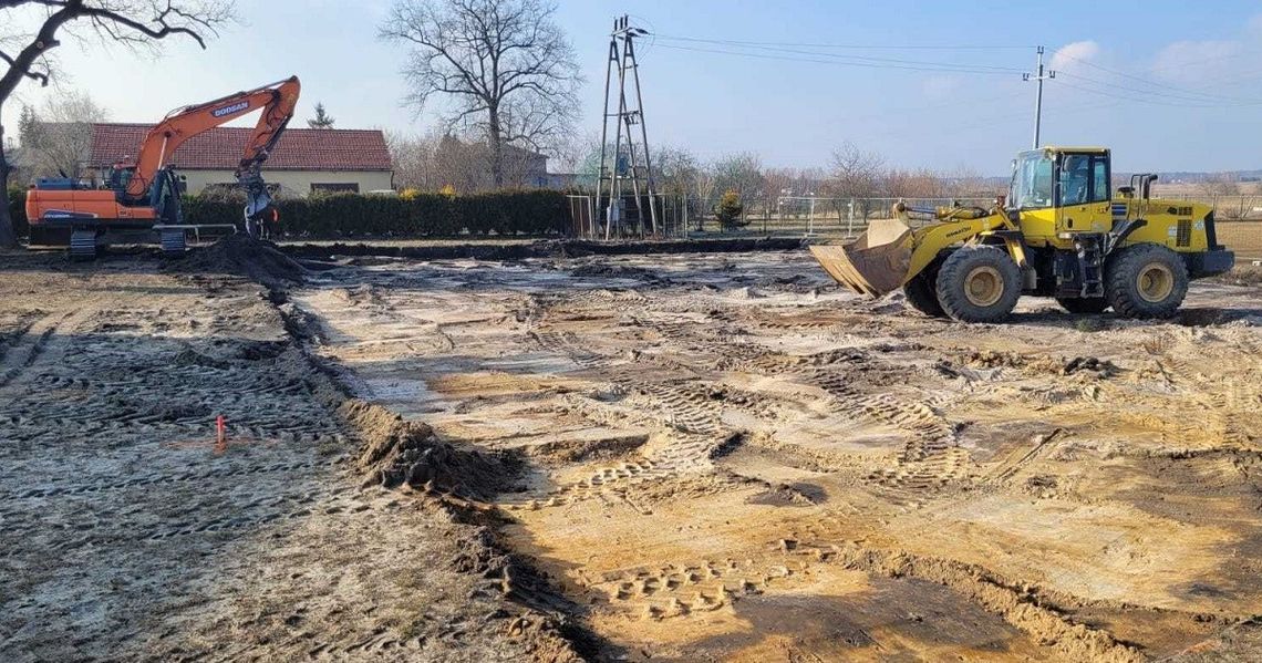 Budowa hali sportowej przy szkole w Piotrówce już trwa