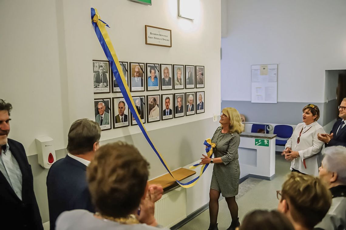 Honorowi obywatele na ściance ratusza. Gmina Strzelce stworzyła galerię zasłużonych Honorowi obywatele na ściance ratusza. Gmina Strzelce stworzyła galerię zasłużonych