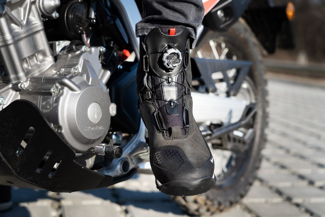 Jakie właściwości powinny mieć odpowiednie buty motocyklowe?