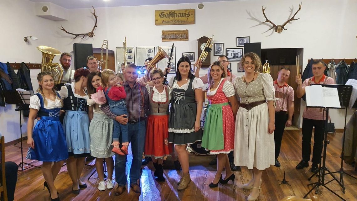 Jeszcze po bawarsku. Mieszkańcy Olszowej świętowali Oktoberfest