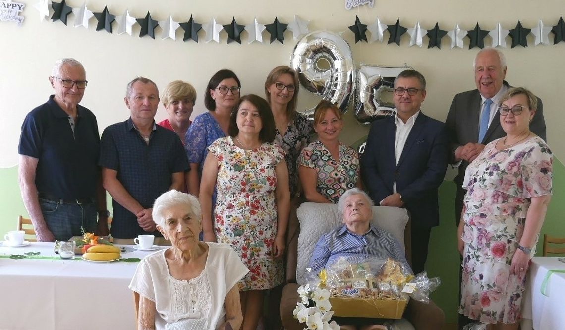 Serdeczności dla podopiecznej strzeleckiego DPS. Pani Anna skończyła 95 lat Serdeczności dla podopiecznej strzeleckiego DPS. Pani Anna skończyła 95 lat