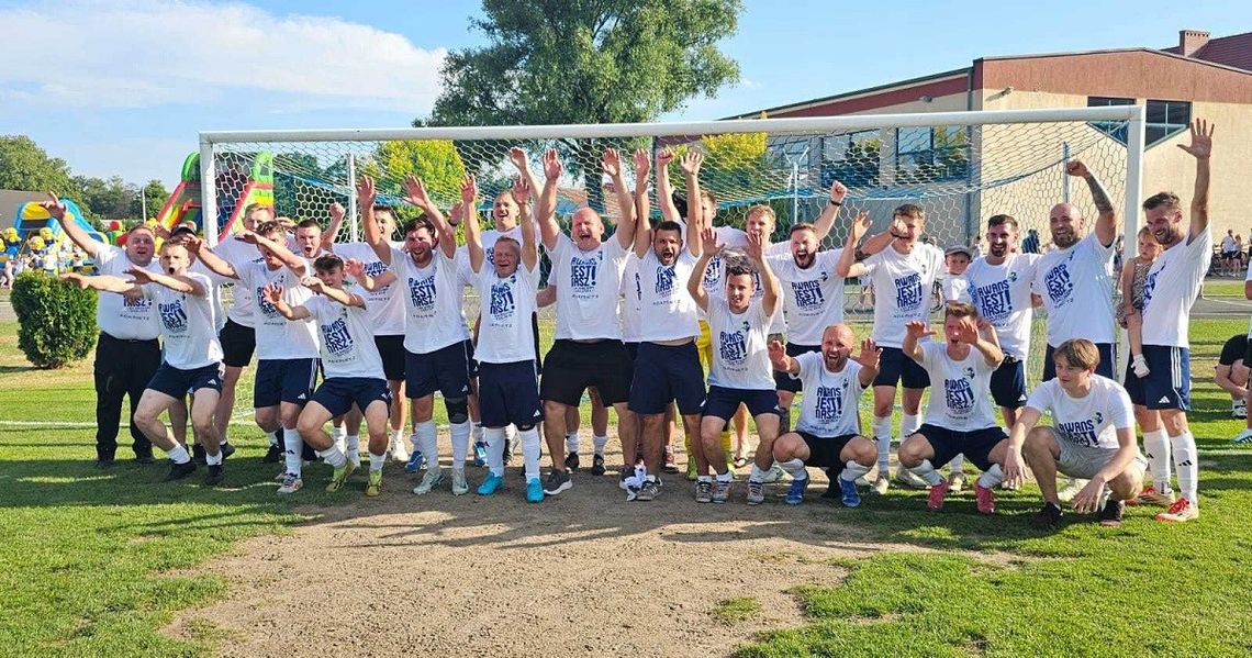 Wielkie świętowanie w Kadłubie. Miejscowy LZS awansował do okręgówki