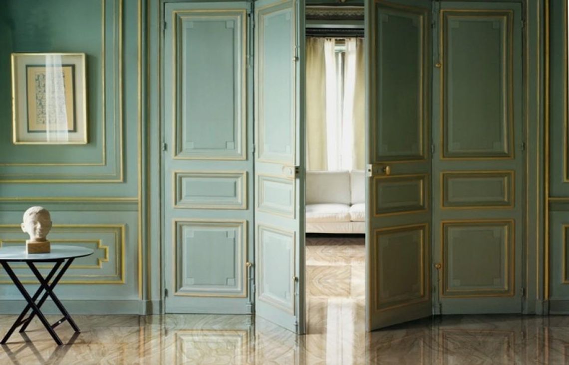 Kamień w dużym formacie. Kiedy warto postawić na slaby zamiast płytek?