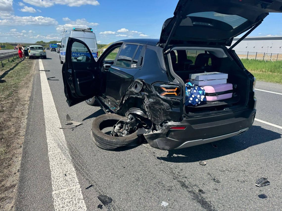 Kierowca Audi jechał za blisko Jeepa, spowodował wypadek na A4 Kierowca Audi jechał za blisko Jeepa, spowodował wypadek na A4