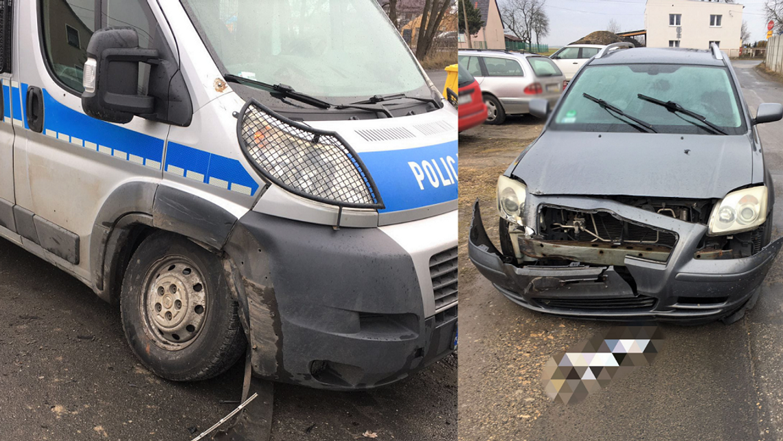 Kolizja na Dolińskiej w Strzelcach Opolskich! Wymusił pierwszeństwo i zderzył się z radiowozem Kolizja na Dolińskiej w Strzelcach Opolskich! Wymusił pierwszeństwo i zderzył się z radiowozem