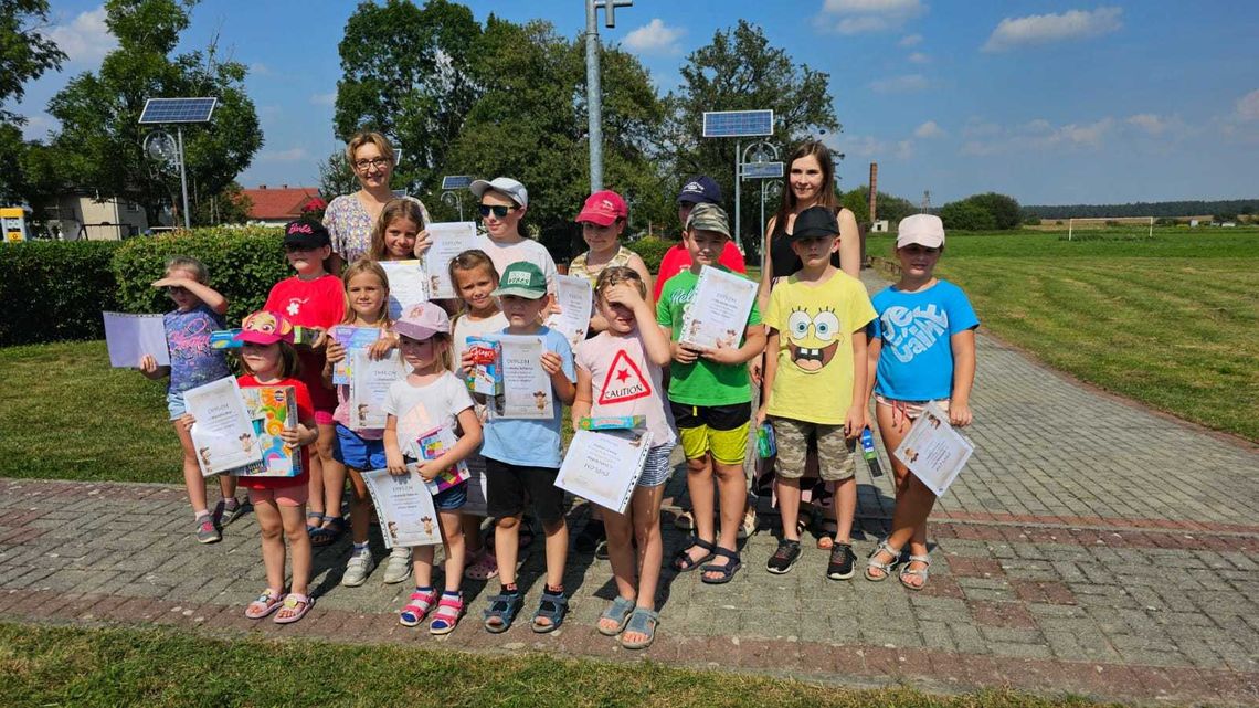 Konkurs fotograficzny w Izbicku rozstrzygnięty. Wszyscy uczestnicy otrzymali pamiątkowe nagrody i dyplomy