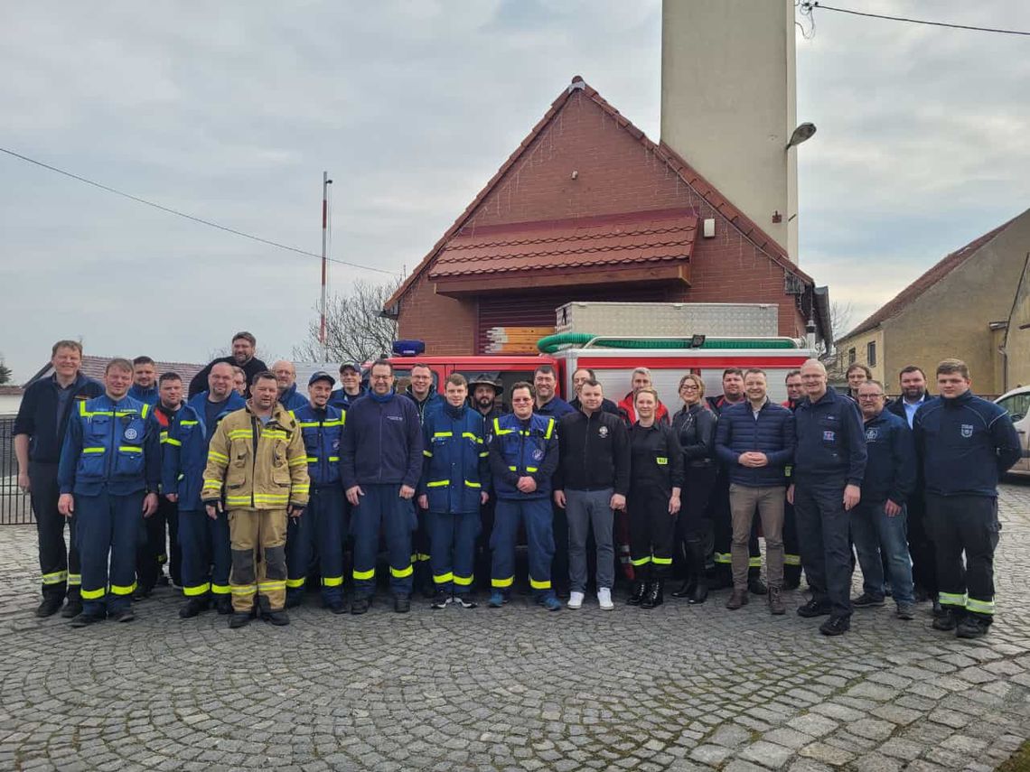 Konwój z darami dla Ukrainy zatrzymał się w Niezdrowicach. Ugościli go strażacy