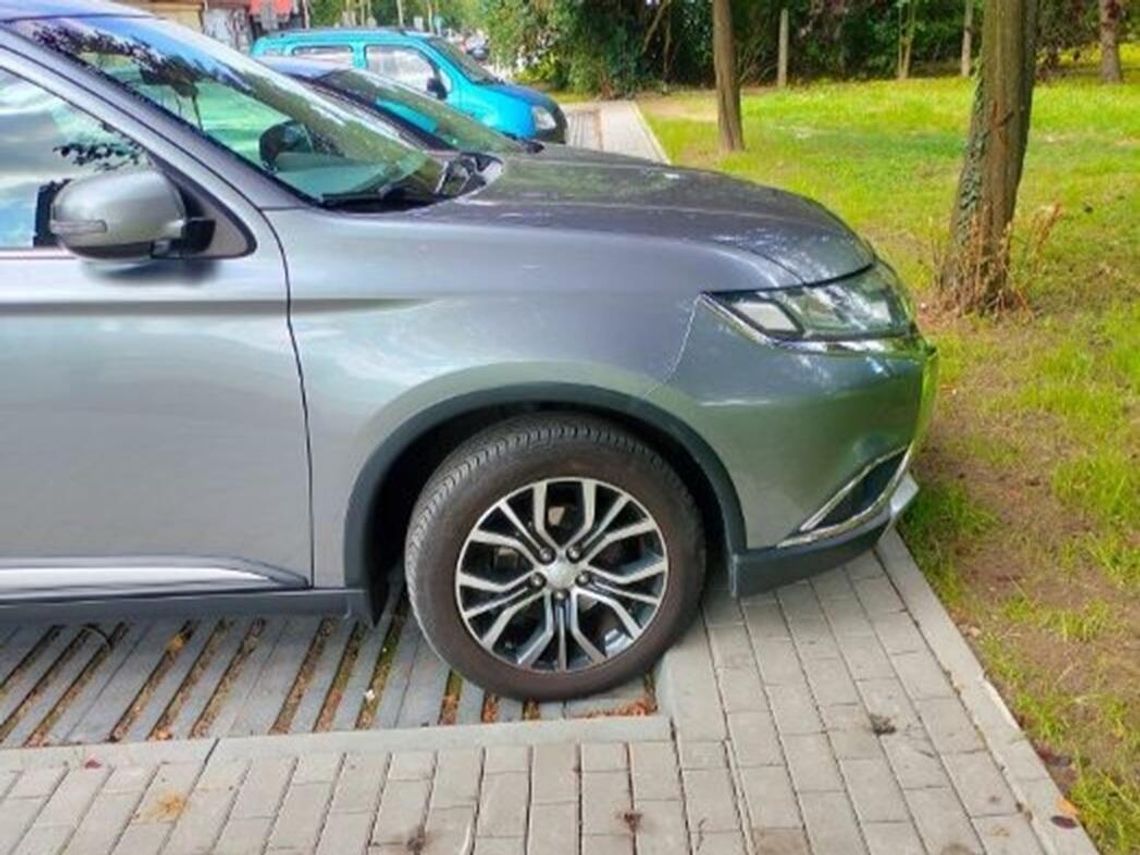 Kuriozum w Strzelcach Opolskich? "Chodnik to, czy nie chodnik?"