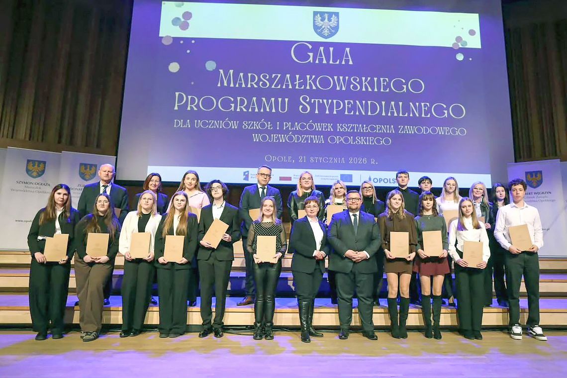 Nagrodzeni za talent i pracowitość. Nasi uczniowie otrzymali stypendia marszałka