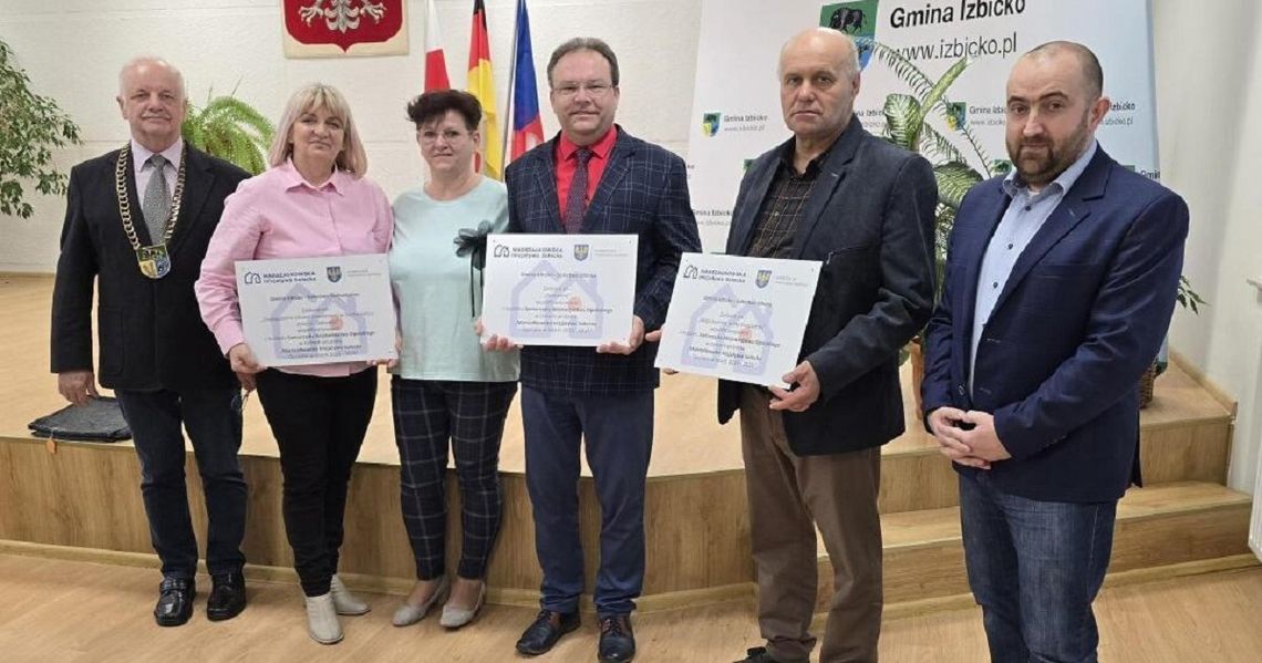 Marszałkowska Inicjatywa Sołecka w gminie Izbicko. Sołtysi otrzymali tablice