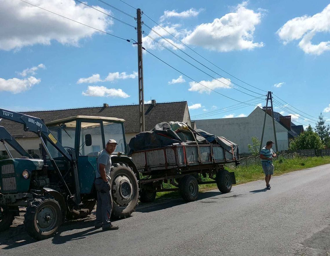 Mieszkańcy chętnie oddawali złom, pomagając stowarzyszeniu