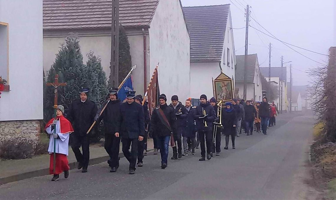 Mieszkańcy Gąsiorowic pielgrzymują do Jemielnicy i dotrzymują wiekowej obietnicy