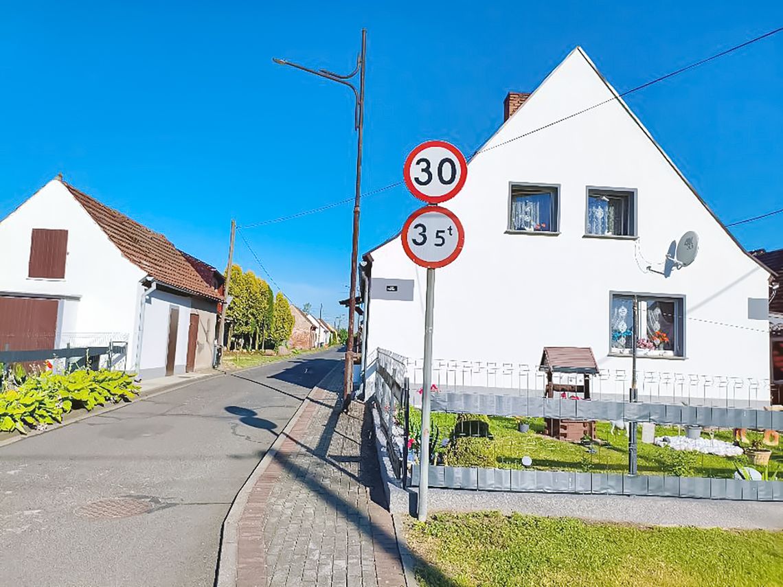 Mieszkańcy Warmątowic proszą o progi zwalniające Mieszkańcy Warmątowic proszą o progi zwalniające