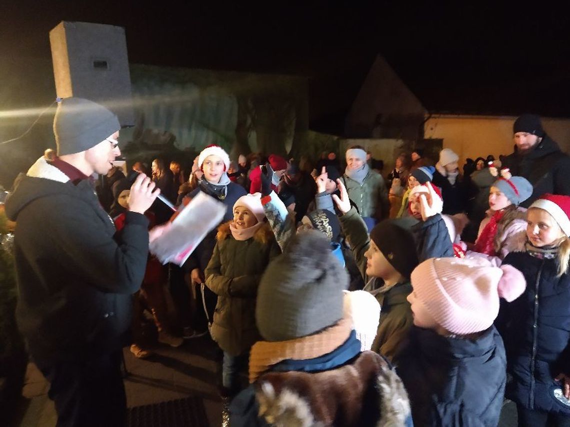 Mieszkańcy Żędowic już poczuli magię świąt. To za sprawą wyjątkowego kiermaszu