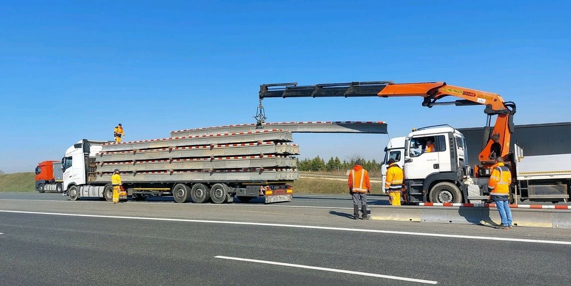 Montują bariery na autostradzie A4. Utrudnienia w rejonie Góry św. Anny