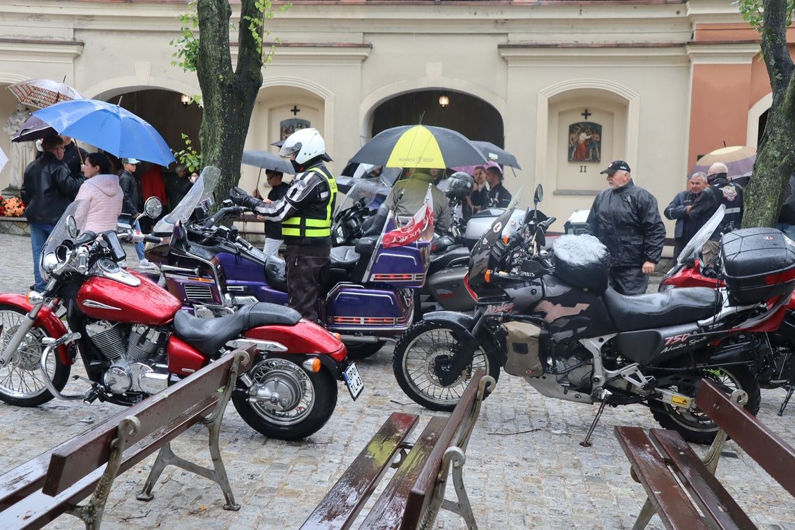 Motocykliści mimo ulewy odbyli coroczną pielgrzymkę do św. Anny