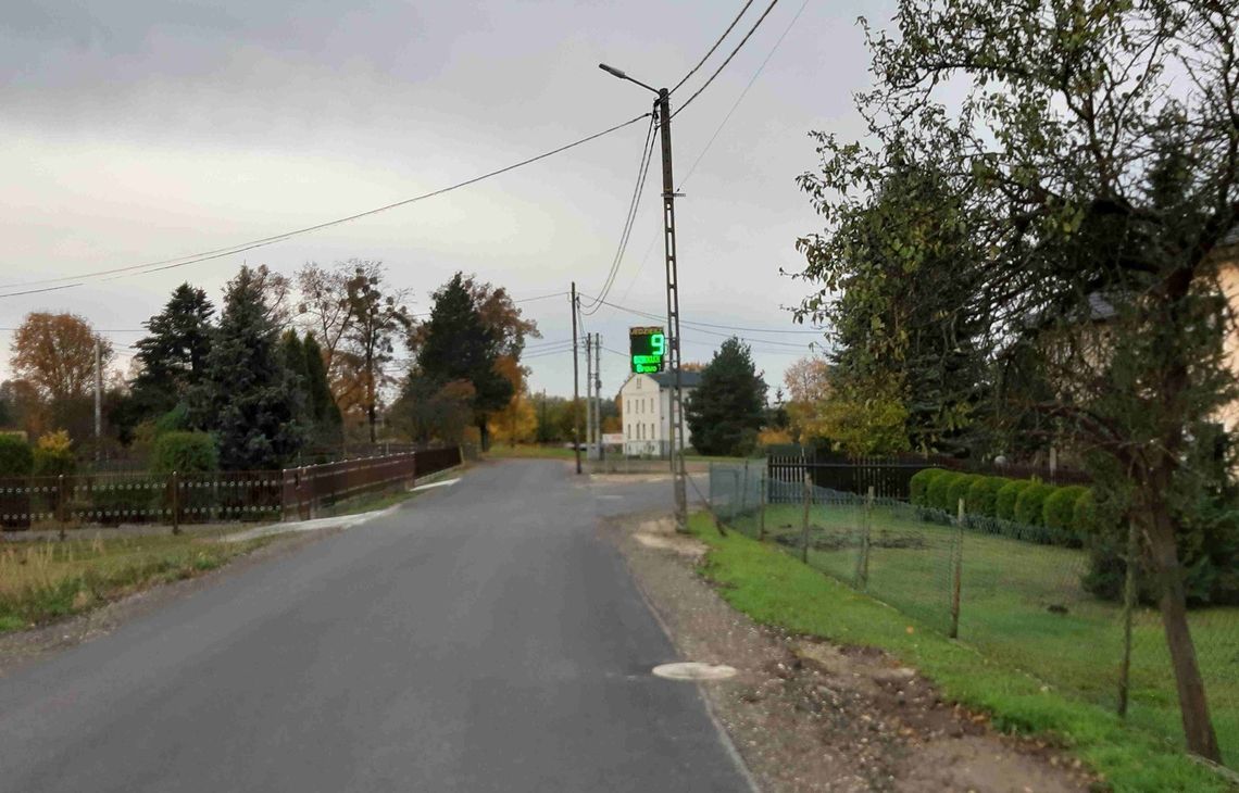 Na Dzierżonia w Fosowskiem noga z gazu. Gmina monitoruje ruch w tym rejonie