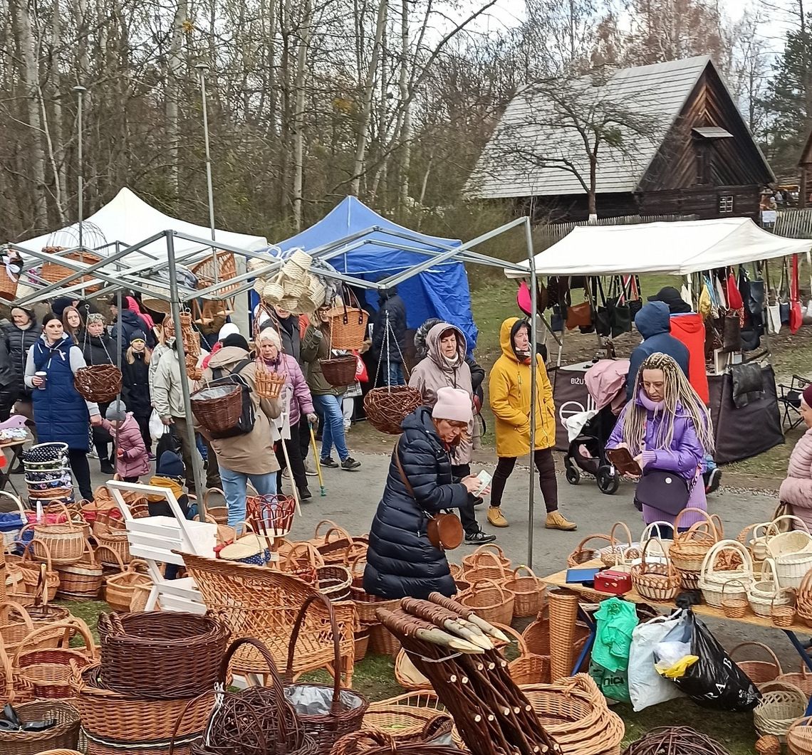 Na wielkanocnym jarmarku w opolskim skansenie znów tłumy