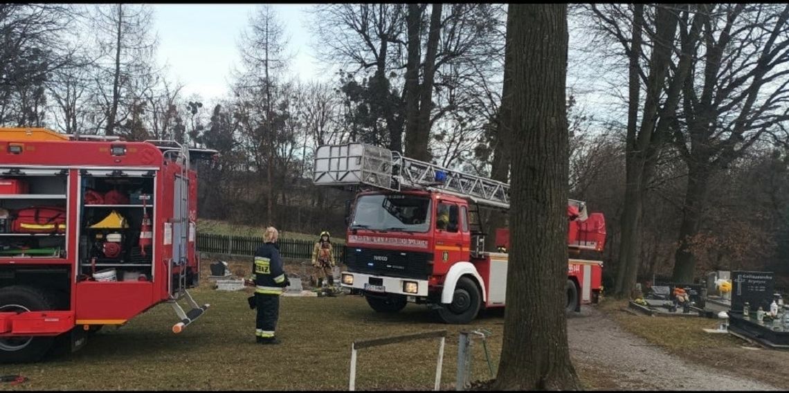 Nadchodzi kolejna wichura! Z leśnickiego kościoła zerwało kawałek dachu