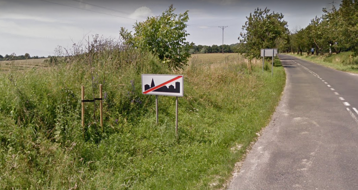Nieaktualne oznakowanie w gminie Leśnica. Co na to powiat strzelecki?