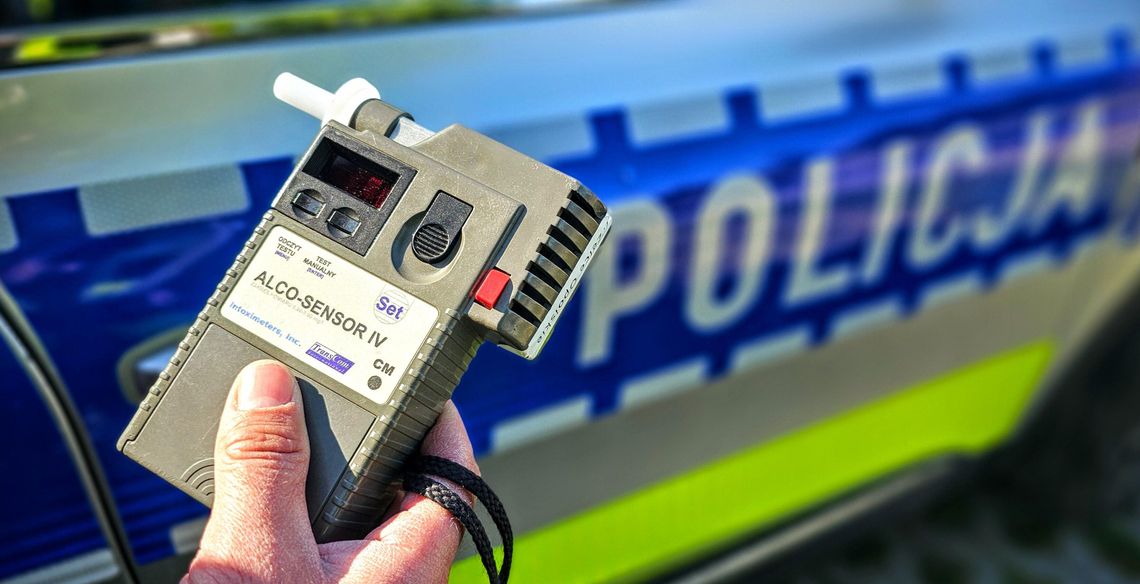 Nietrzeźwy kierowca zatrzymany pod sklepem. Przyjechał po kolejne trunki