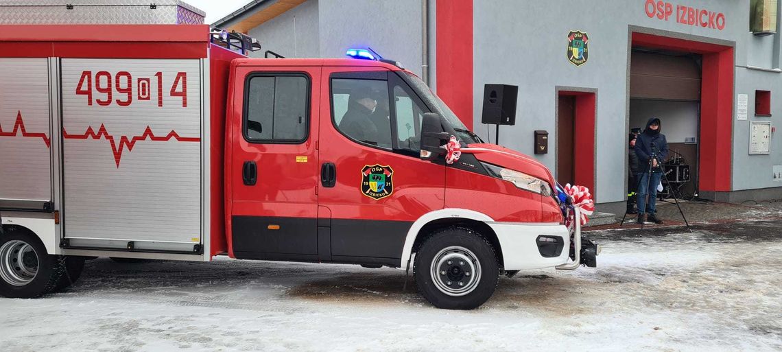 Nowy samochód dla druhów z OSP w Izbicku wprowadzony już oficjalnie