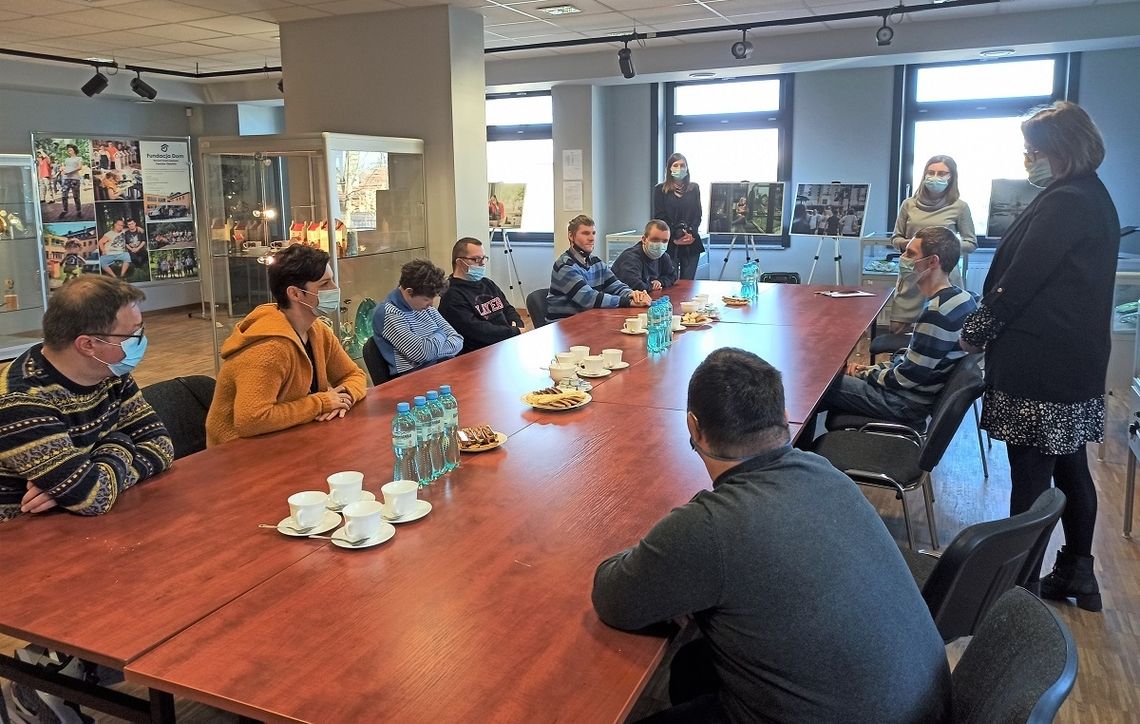 Od 30 lat są pełni energii. W PCK w Strzelcach Op. można oglądać wystawę prac niepełnosprawnych. GALERIA Od 30 lat są pełni energii. W PCK w Strzelcach Op. można oglądać wystawę prac niepełnosprawnych. GALERIA