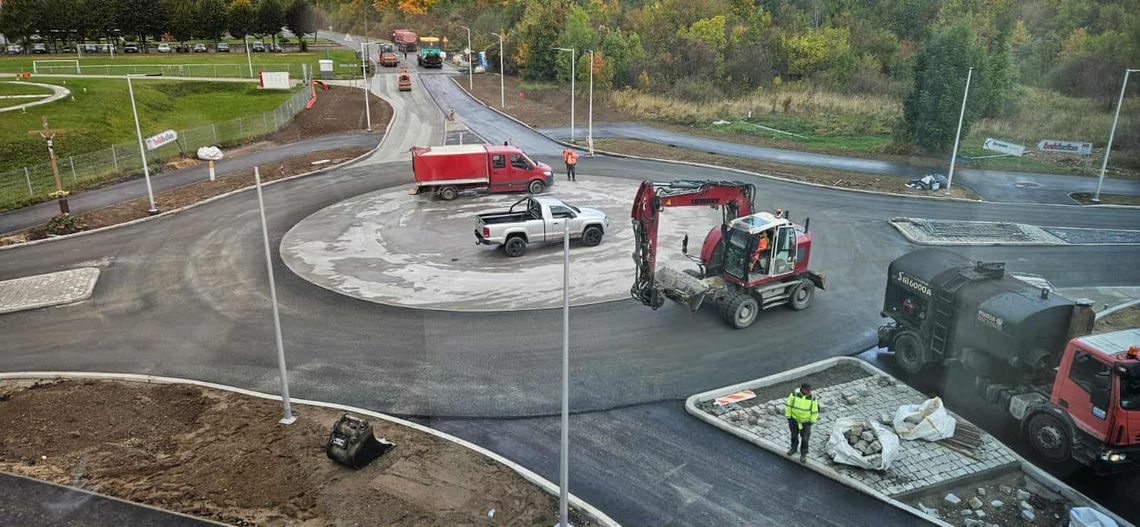 Budowa ronda w Strzelcach Opolskich. Wróci wahadło, a niebawem koniec prac