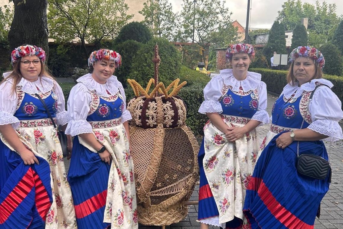 Panie ze Stowarzyszenia Odnowy Wsi Barut mają już nowe stroje