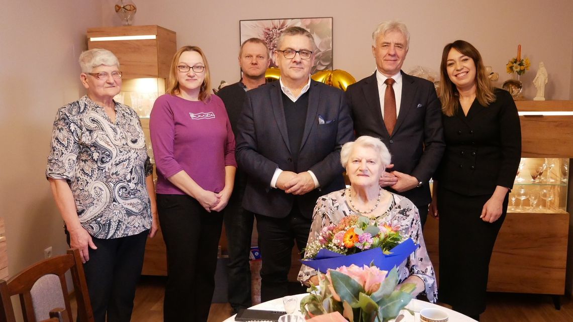 Piękny jubileusz pani Elżbiety ze Strzelec Opolskich. Skończyła 90. lat Piękny jubileusz pani Elżbiety ze Strzelec Opolskich. Skończyła 90. lat