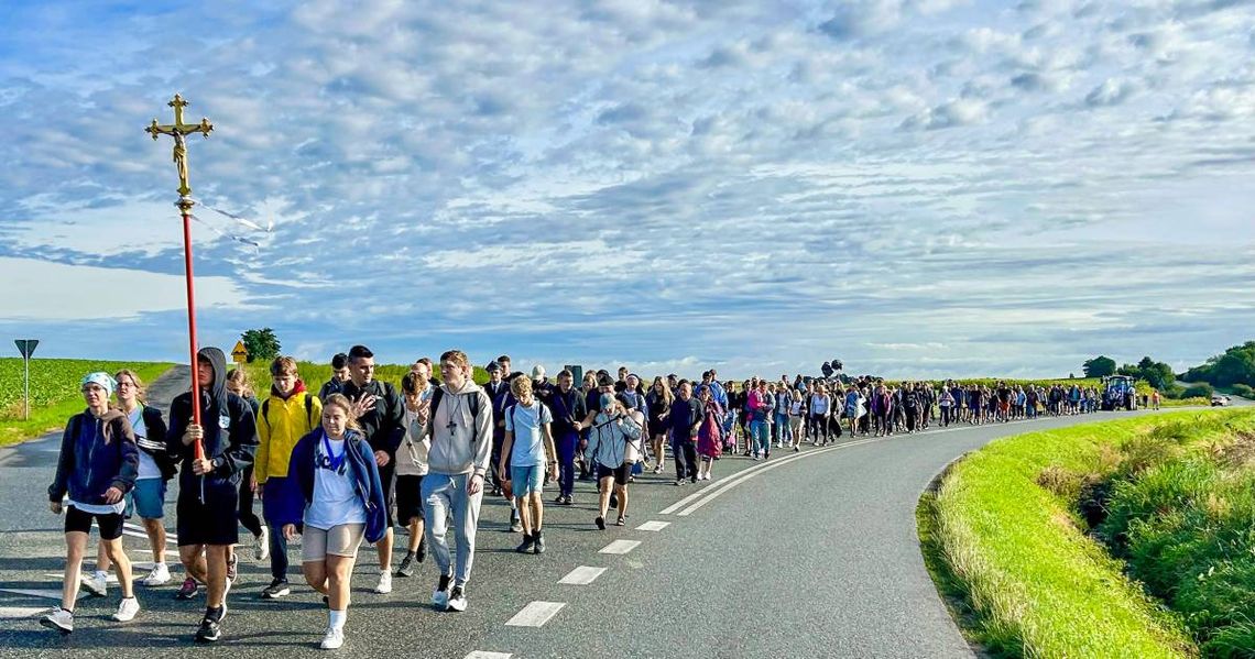 Pielgrzymi z Jemielnicy po raz 262 udali się na Górę Świętej Anny Pielgrzymi z Jemielnicy po raz 262 udali się na Górę Świętej Anny