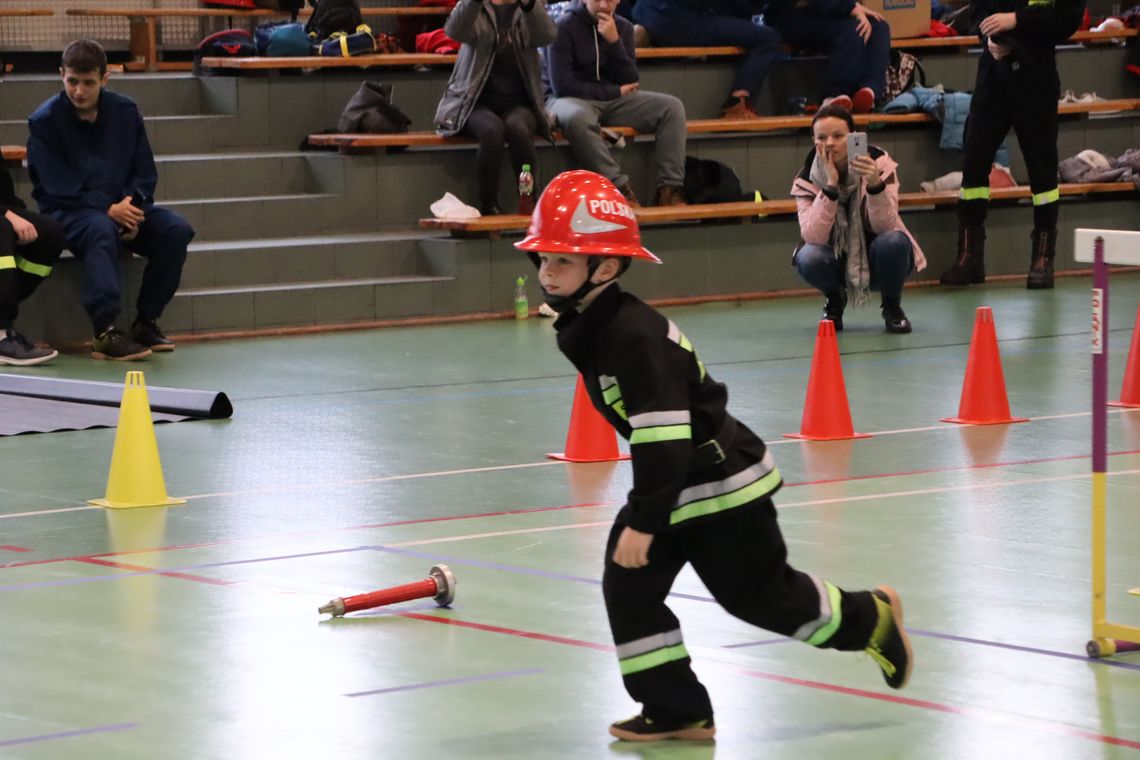 Pierwsze halowe zawody Młodzieżowych Drużyn Pożarniczych w gminie Leśnica